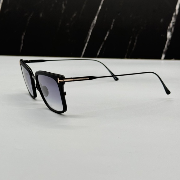 NEW TOM FORD TF831 02B UNISEX SUNGLASSES TOM FORD HAYDEN FT0831/S 02B main image 4